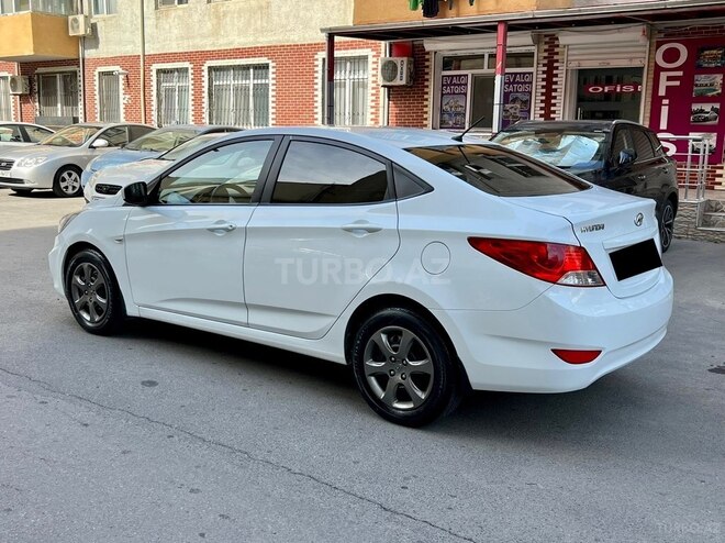 Hyundai Accent 2013, 200,000 km - 1.6 l - Bakı