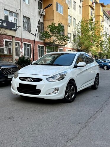 Hyundai Accent 2013, 200,000 km - 1.6 l - Bakı