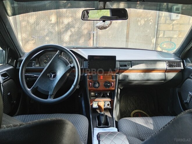 Mercedes E 200 1990, 312,833 km - 2.0 l - Quba