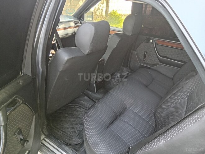 Mercedes E 200 1990, 312,833 km - 2.0 l - Quba