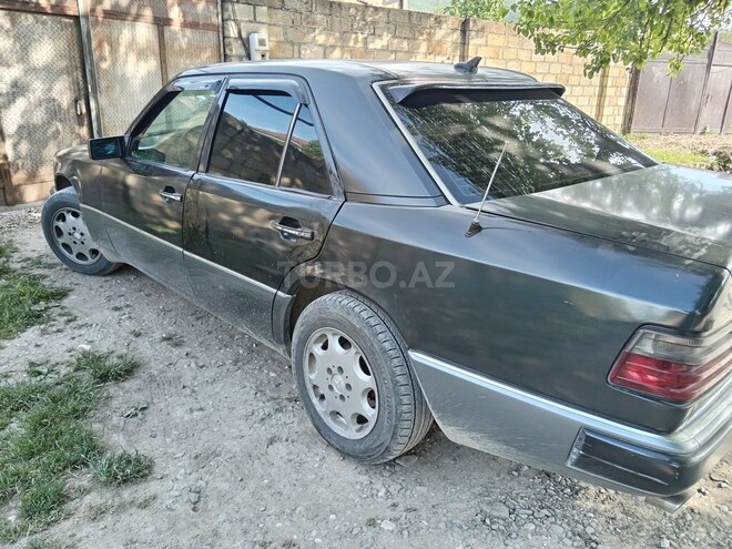 Mercedes E 200 1990, 312,833 km - 2.0 l - Quba