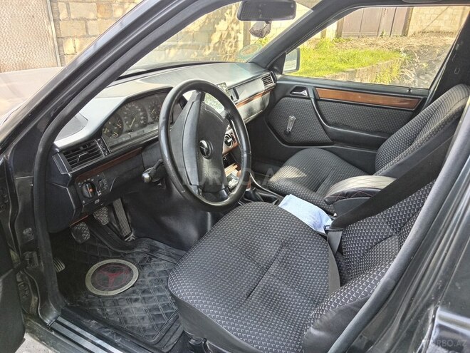 Mercedes E 200 1990, 312,833 km - 2.0 l - Quba