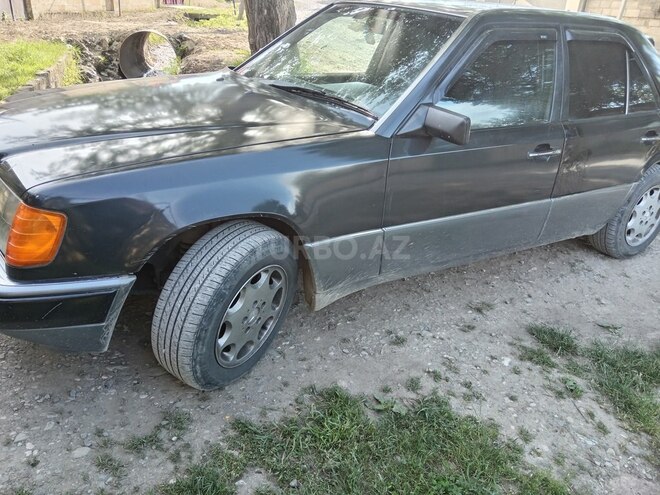 Mercedes E 200 1990, 312,833 km - 2.0 l - Quba