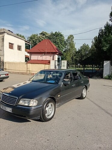 Mercedes C 200 1996, 313,000 km - 2.0 l - Quba