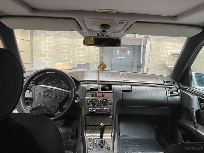 Mercedes E 230 1997, 338,000 km - 2.3 l - Bakı