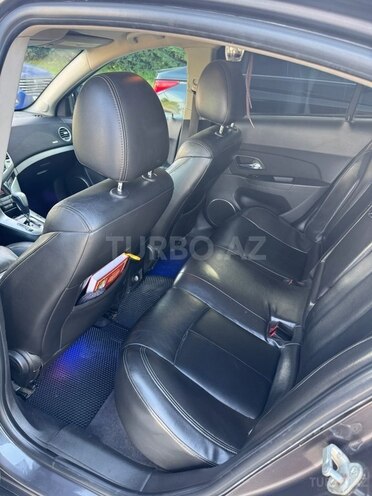 Chevrolet Cruze 2010, 300,000 km - 1.4 л - Quba