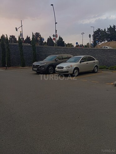 Hyundai Accent-4