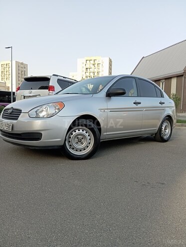 Hyundai Accent-13