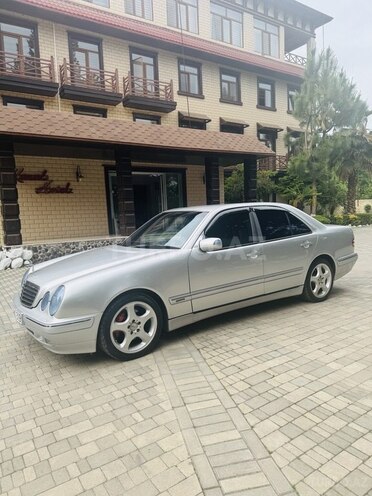 Mercedes E 270 2001, 295,048 km - 2.7 l - Masallı
