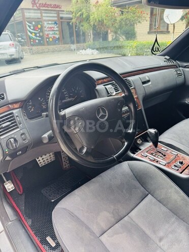 Mercedes E 270 2001, 295,048 km - 2.7 l - Masallı