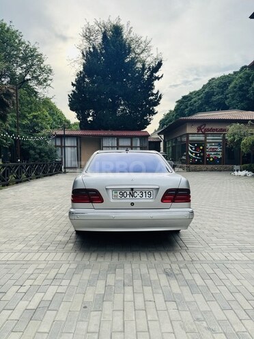 Mercedes E 270 2001, 295,048 km - 2.7 l - Masallı