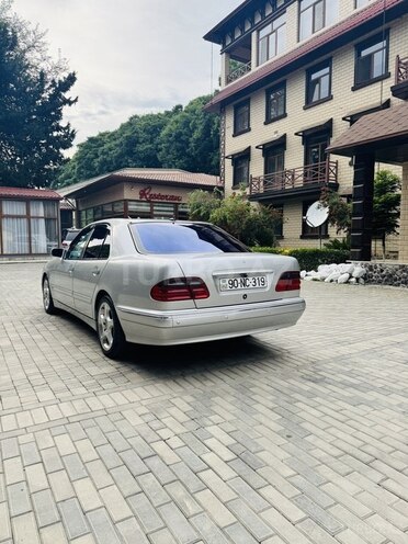 Mercedes E 270 2001, 295,048 km - 2.7 l - Masallı