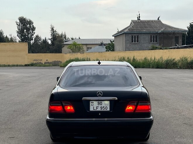 Mercedes E 240 1998, 398,000 km - 2.4 l - Salyan