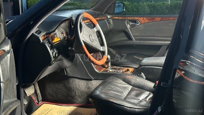 Mercedes E 240 1998, 398,000 km - 2.4 l - Salyan
