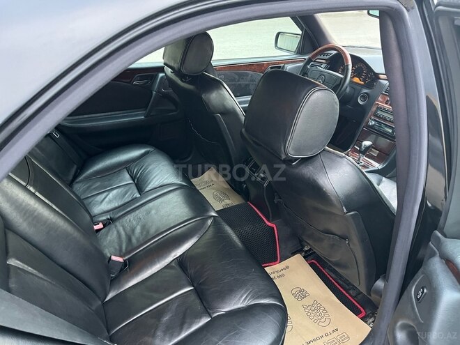 Mercedes E 240 1998, 398,000 km - 2.4 l - Salyan
