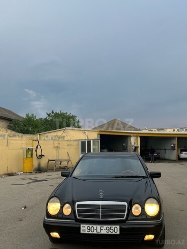 Mercedes E 240 1998, 398,000 km - 2.4 l - Salyan