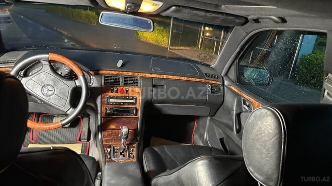 Mercedes E 240 1998, 398,000 km - 2.4 l - Salyan