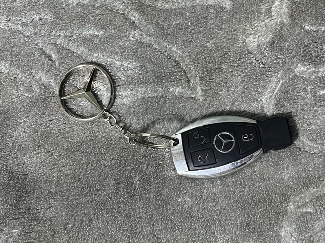 Mercedes E 240 1998, 398,000 km - 2.4 l - Salyan