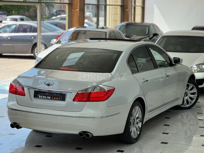 Hyundai Genesis-8