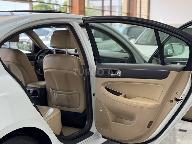 Hyundai Genesis-22