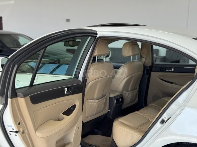 Hyundai Genesis-24