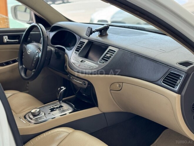 Hyundai Genesis-17