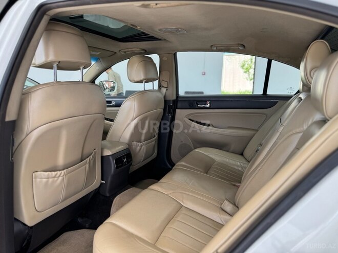 Hyundai Genesis-25