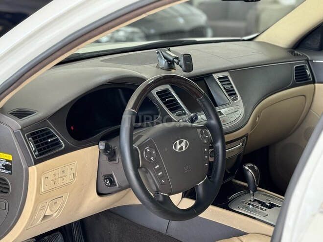 Hyundai Genesis-16