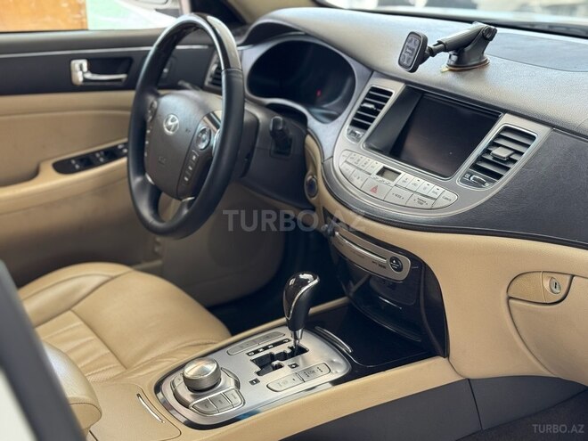 Hyundai Genesis-18
