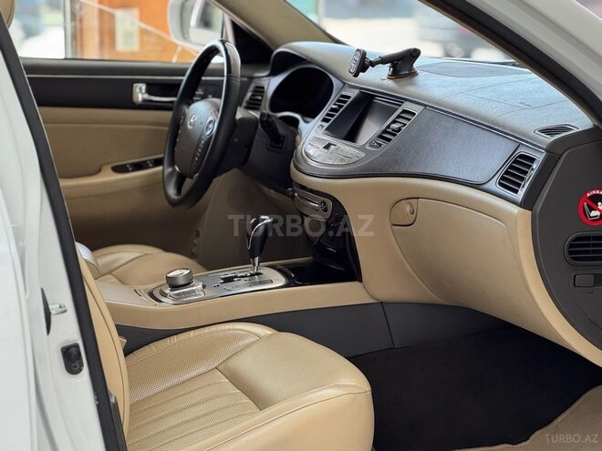 Hyundai Genesis-14