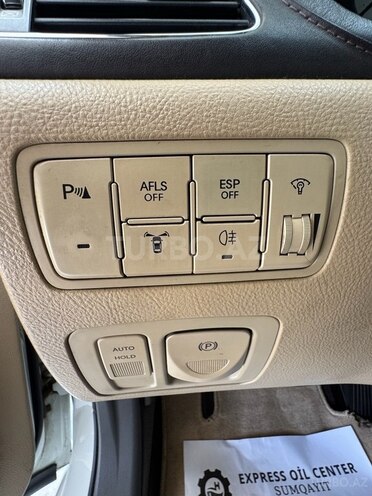 Hyundai Genesis-33