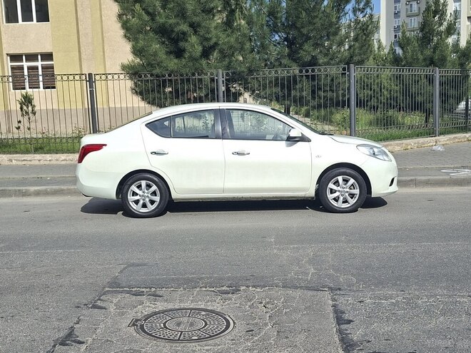 Nissan Sunny 2013, 373,280 km - 1.5 l - Bakı