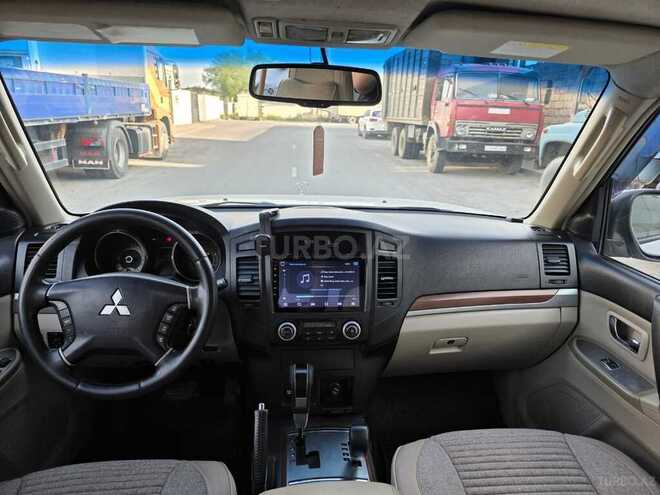 Mitsubishi Pajero 2007, 266,000 km - 3.8 l - Bakı