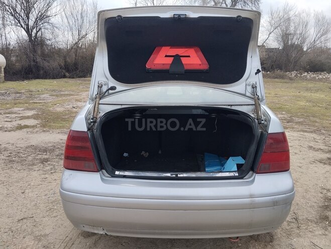 Volkswagen Bora 2000, 200,000 km - 2.3 l - Şirvan