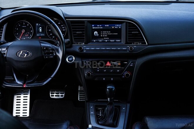 Hyundai Elantra 2018, 106,217 km - 1.6 l - Şəki