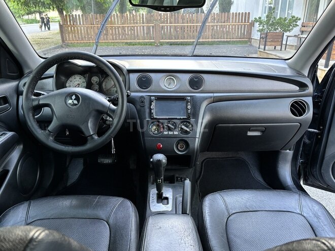 Mitsubishi Outlander 2003, 168,000 km - 2.4 l - Quba