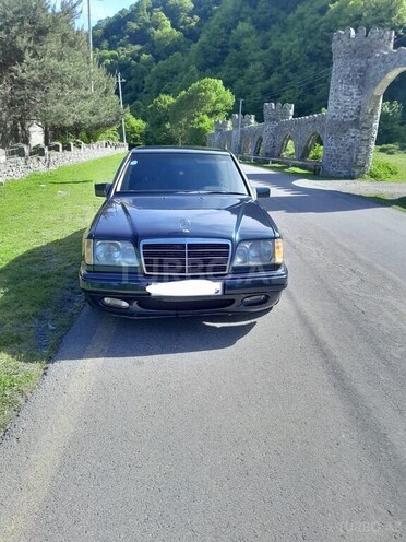 Mercedes E 200 d 1995, 500,000 km - 2.0 l - Qax