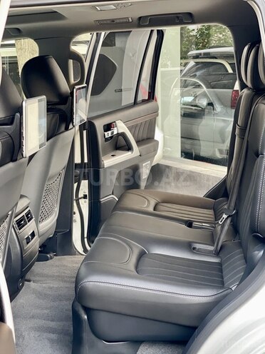 Toyota Land Cruiser-8
