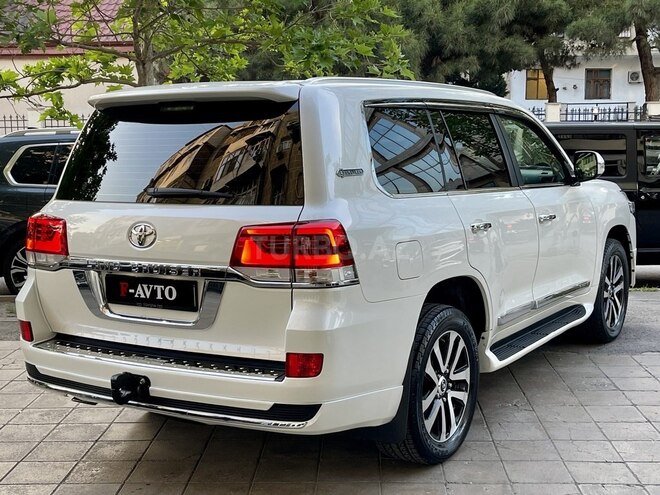 Toyota Land Cruiser-16