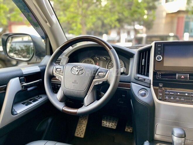 Toyota Land Cruiser-11
