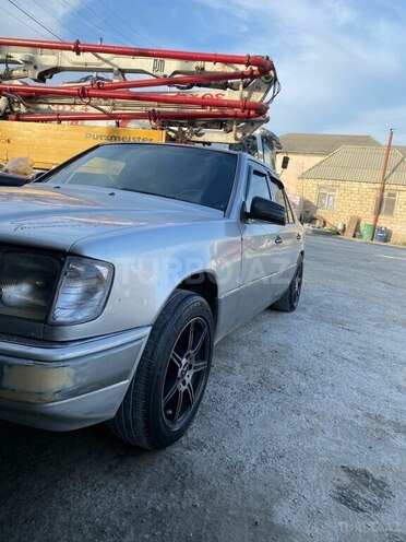 Mercedes E 220 1993, 125,000 km - 2.2 л - Bakı