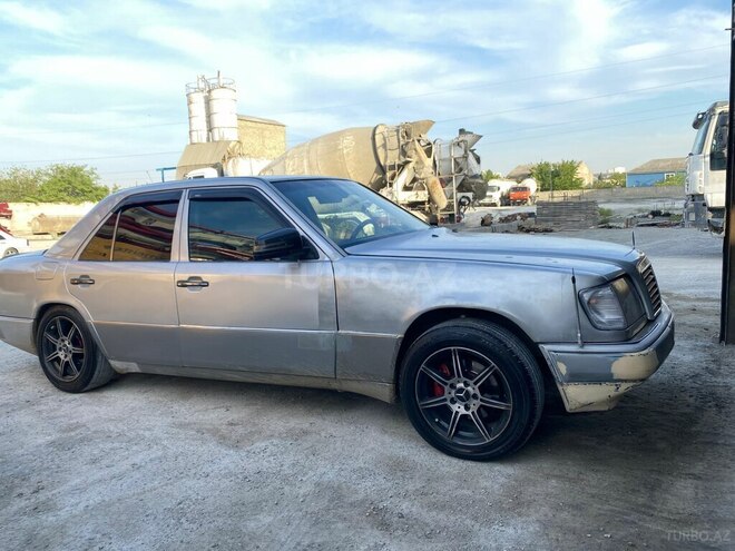 Mercedes E 220 1993, 125,000 km - 2.2 л - Bakı