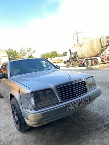 Mercedes E 220 1993, 125,000 km - 2.2 л - Bakı
