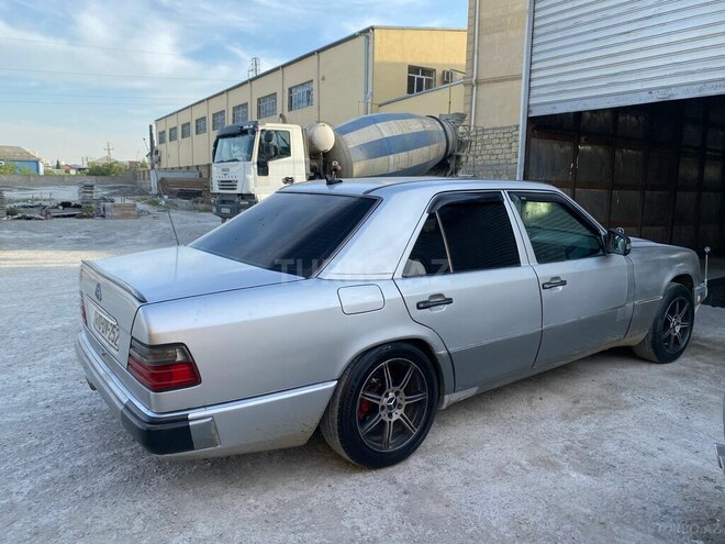 Mercedes E 220 1993, 125,000 km - 2.2 л - Bakı