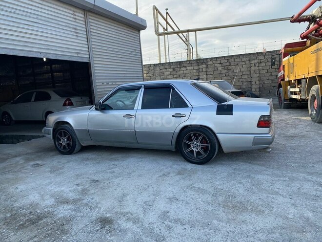Mercedes E 220 1993, 125,000 km - 2.2 л - Bakı