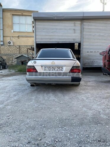 Mercedes E 220 1993, 125,000 km - 2.2 л - Bakı