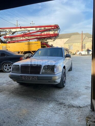 Mercedes E 220 1993, 125,000 km - 2.2 л - Bakı