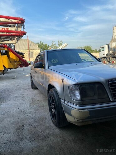 Mercedes E 220 1993, 125,000 km - 2.2 л - Bakı