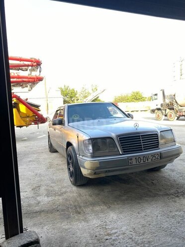 Mercedes E 220 1993, 125,000 km - 2.2 л - Bakı
