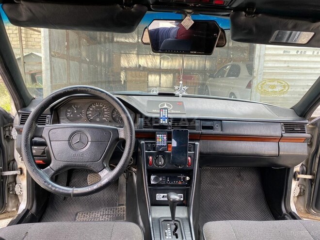Mercedes E 220 1993, 125,000 km - 2.2 л - Bakı